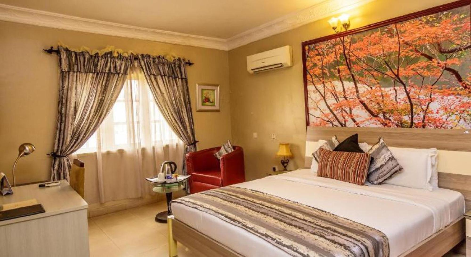 Room In Lodge - Apartment Royale Hotel-3 Bd Apartment Ikeja Eksteriør billede