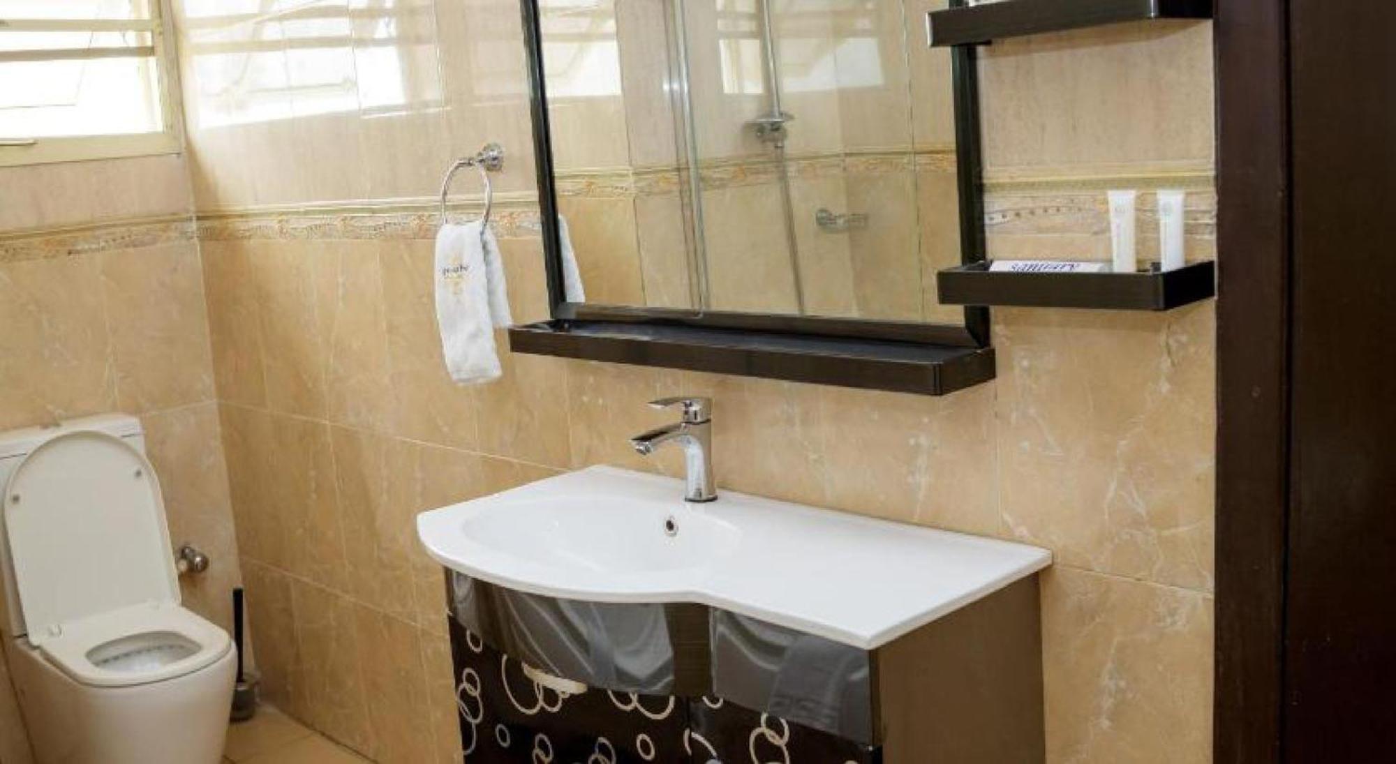 Room In Lodge - Apartment Royale Hotel-3 Bd Apartment Ikeja Eksteriør billede