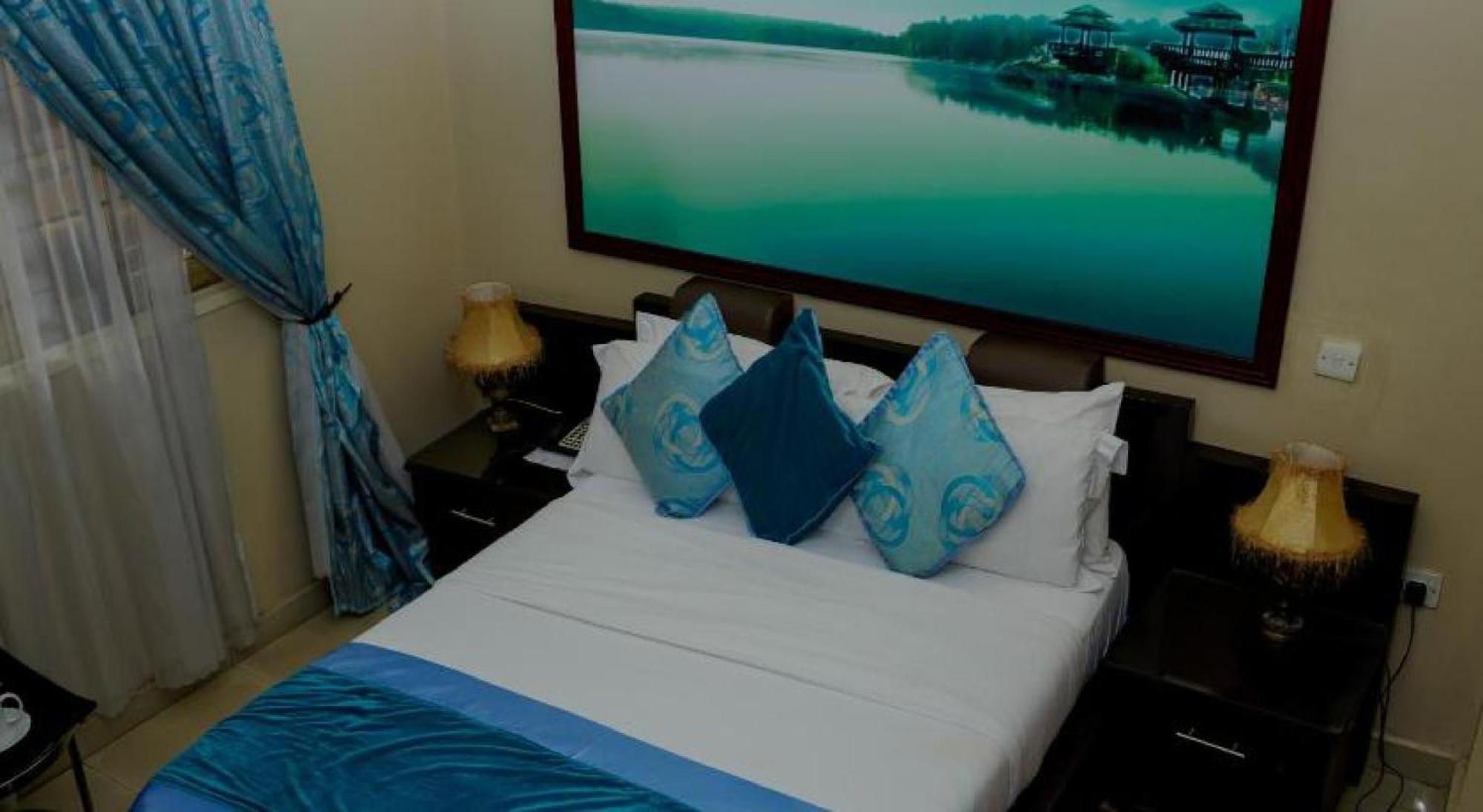 Room In Lodge - Apartment Royale Hotel-3 Bd Apartment Ikeja Eksteriør billede